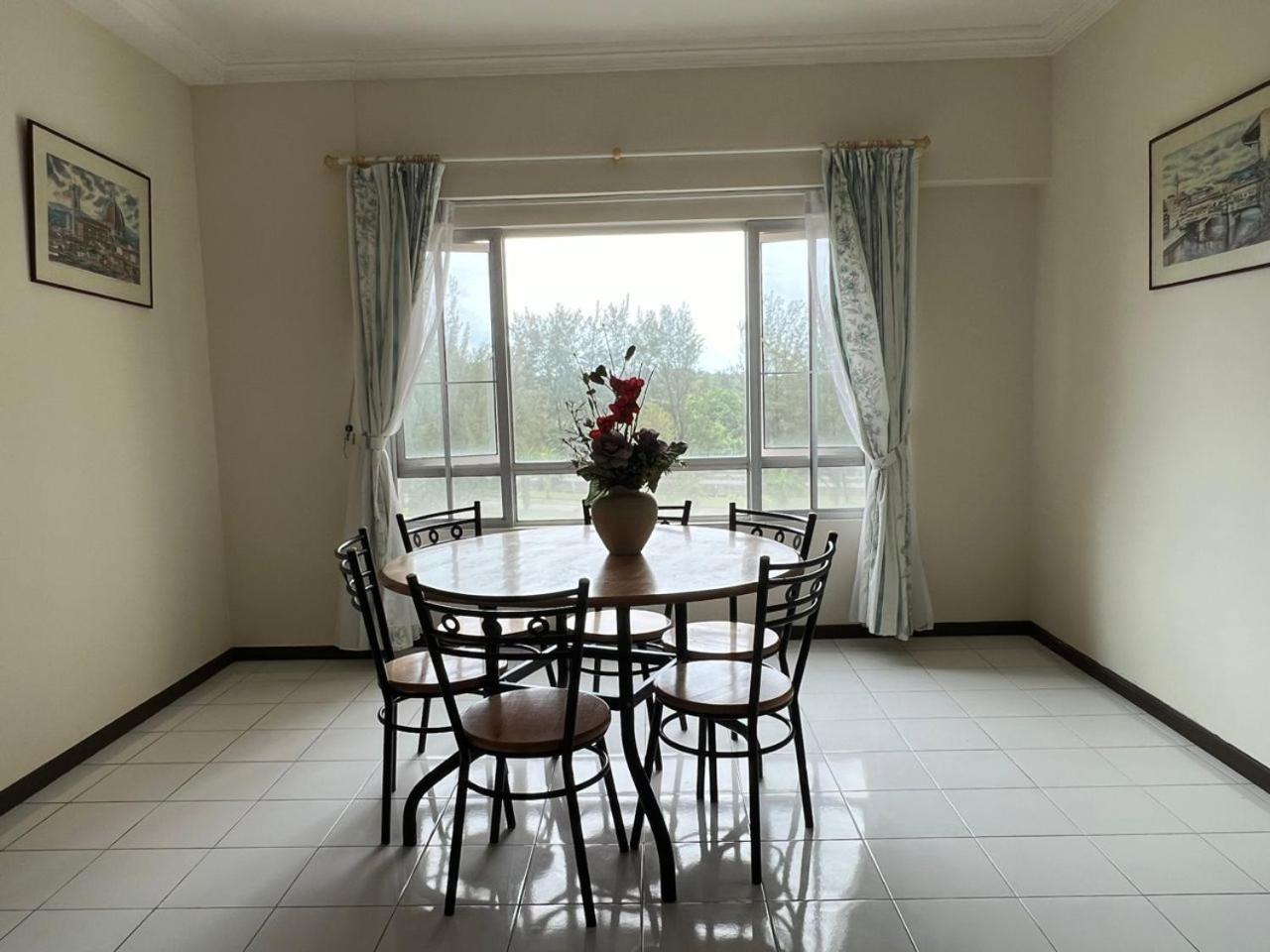 Kasuma Resort Azalea Kuching Luaran gambar
